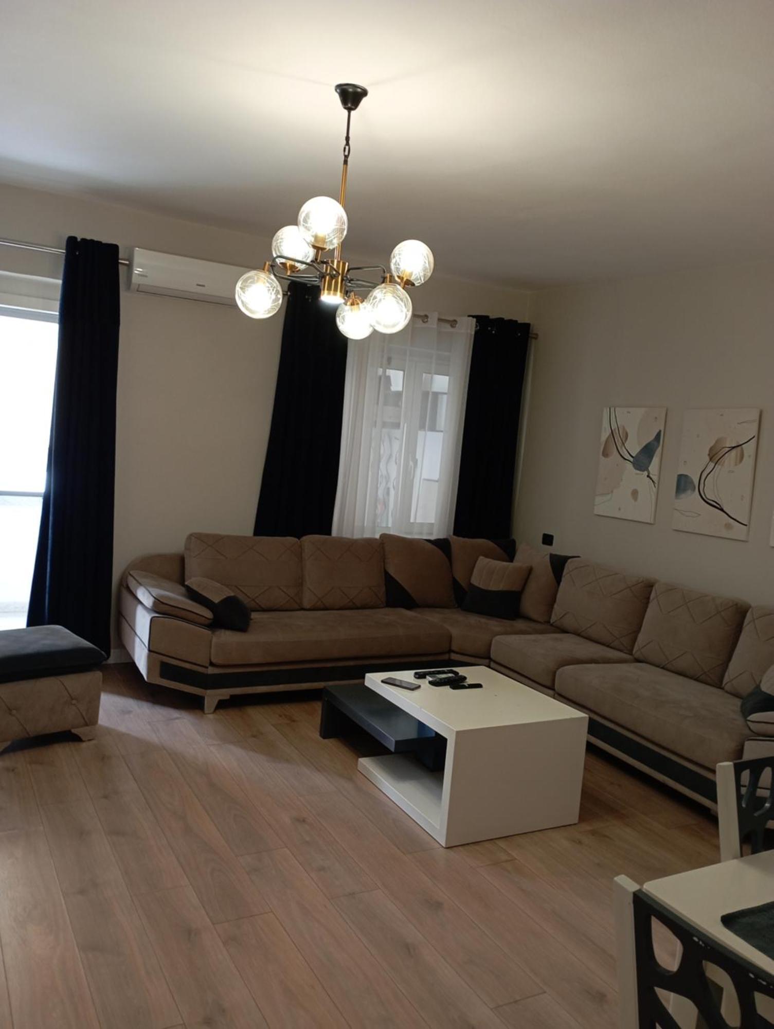 Piazza_Apartments_Tiranë Bilik gambar